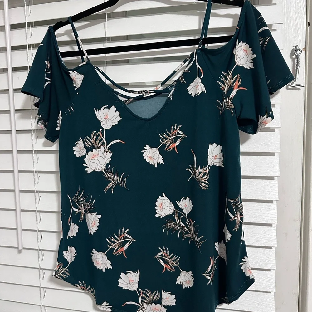 Kaileigh Blue Asymmetrical Ruffled Short Sleeve Cold-Shoulder Blouse - Picture 2 of 3